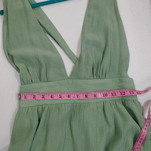 CUPSHE GREEN PLUNGE NECK DRESS NEW WITH TAG - Picture 3 of 14